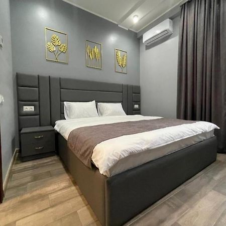 Days Hotel Yerevan Bagian luar foto