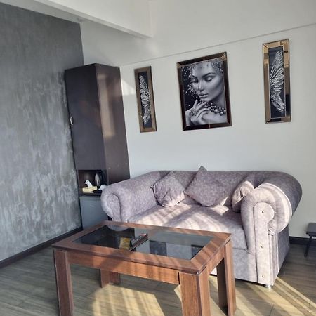 Days Hotel Yerevan Bagian luar foto