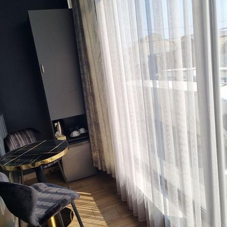 Days Hotel Yerevan Bagian luar foto