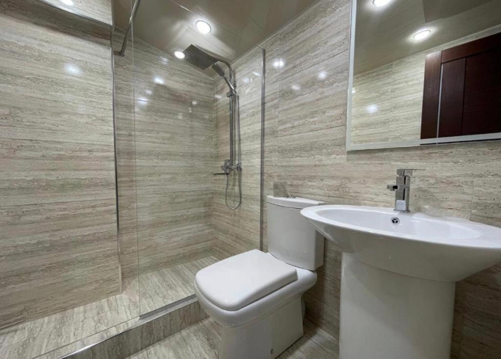Days Hotel Yerevan Bagian luar foto