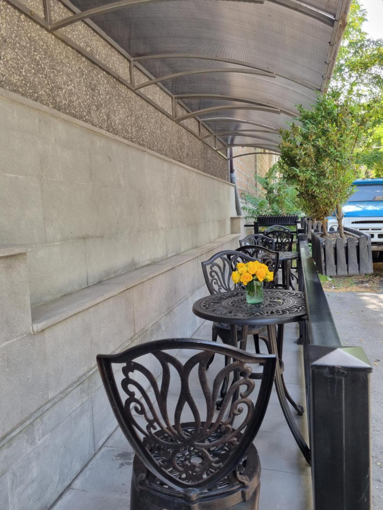 Days Hotel Yerevan Bagian luar foto