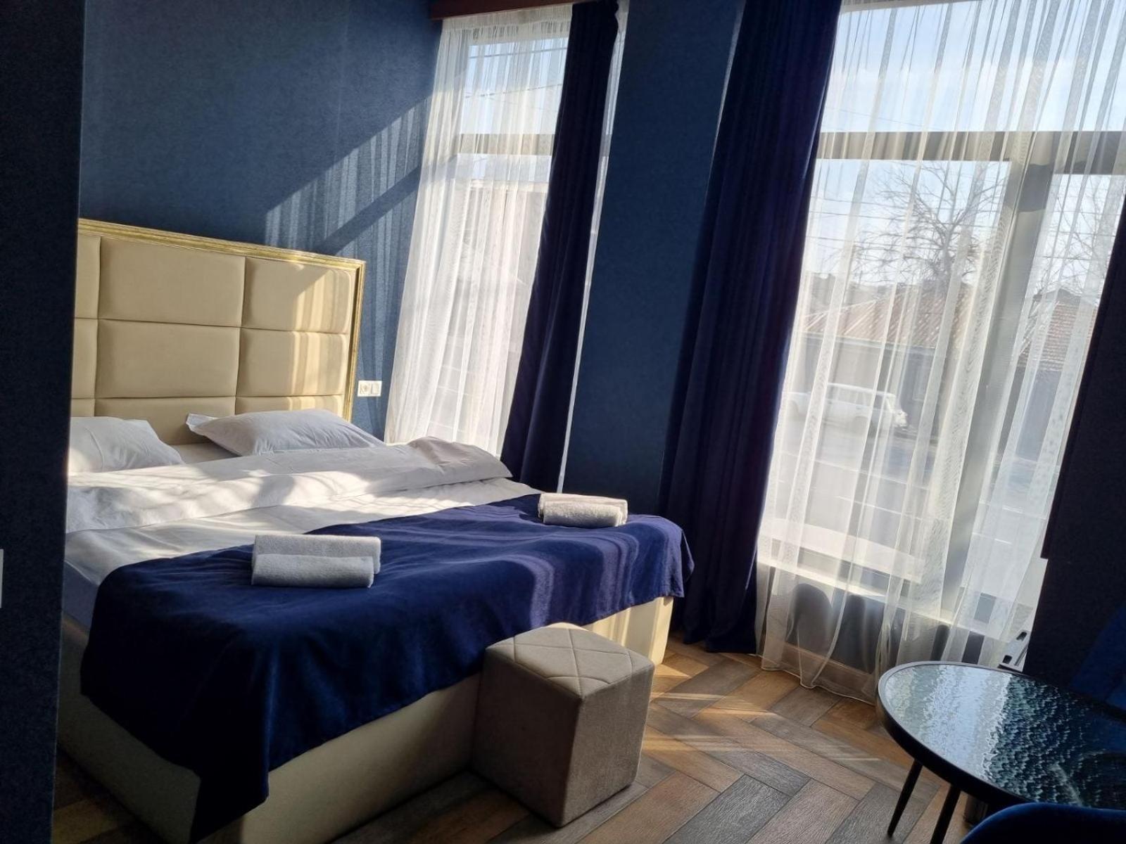 Days Hotel Yerevan Bagian luar foto