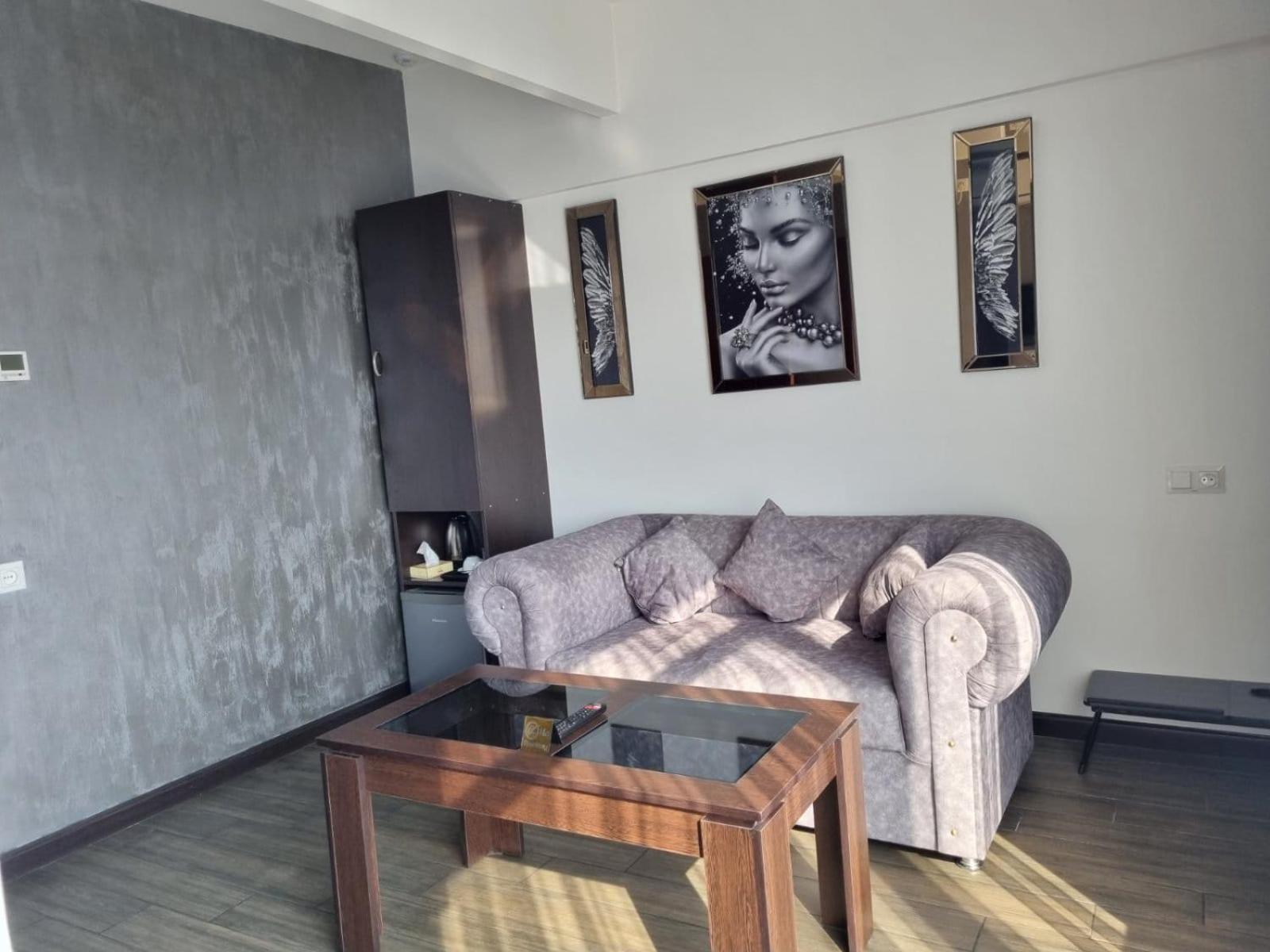 Days Hotel Yerevan Bagian luar foto