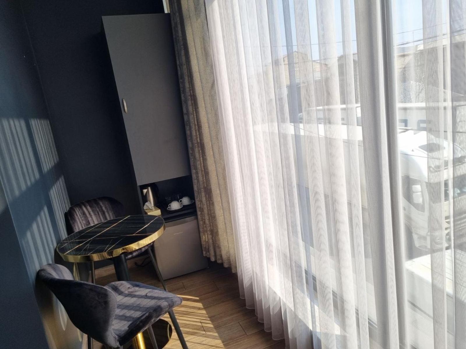 Days Hotel Yerevan Bagian luar foto