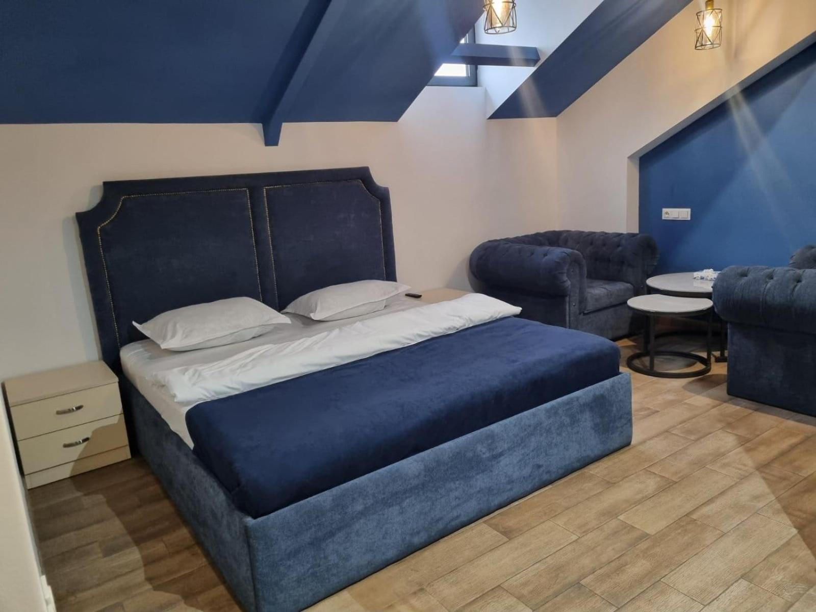 Days Hotel Yerevan Bagian luar foto