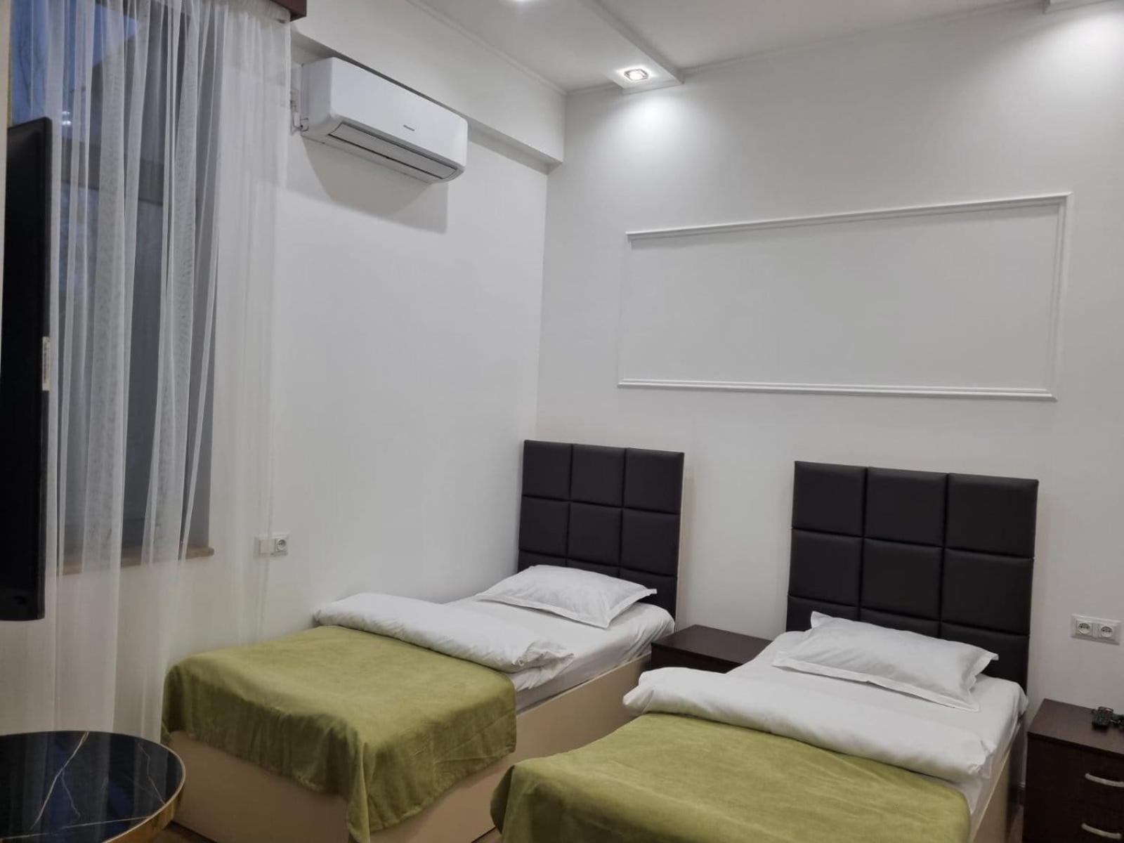 Days Hotel Yerevan Bagian luar foto